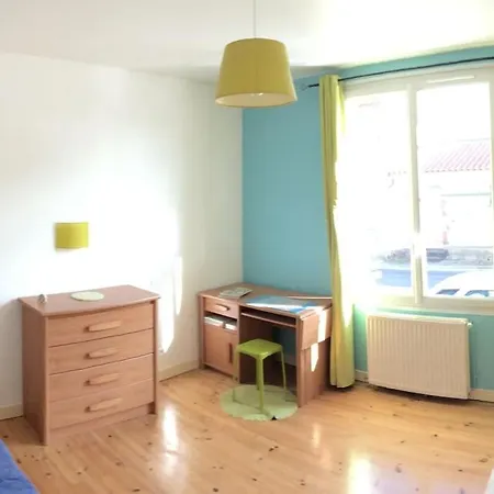 De Avec Jardin Arbore Tatil Evi Nieul-le-Dolent