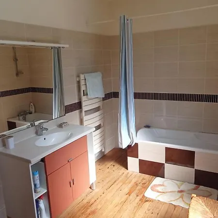De Avec Jardin Arbore Tatil Evi *